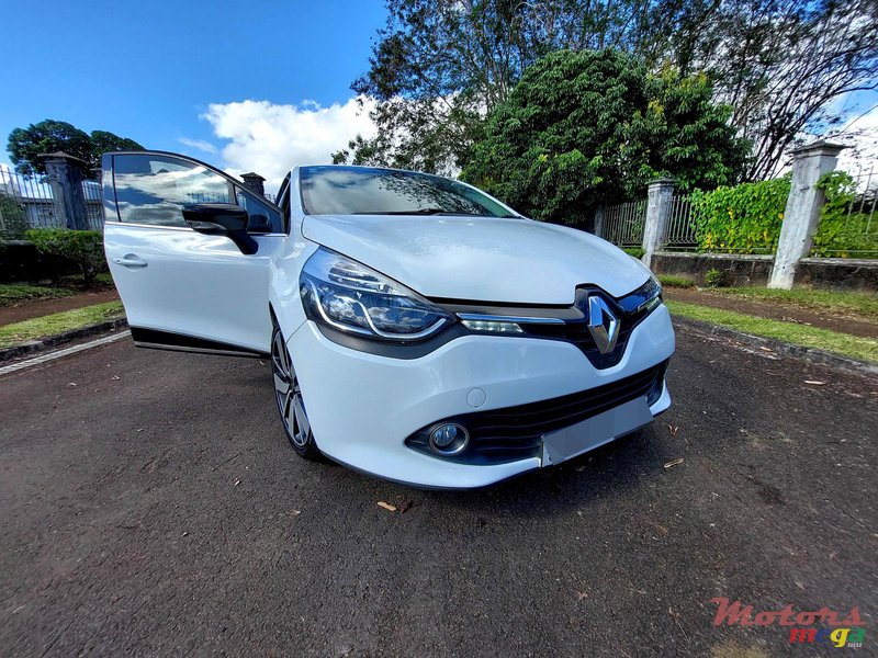 2015' Renault Clio photo #1