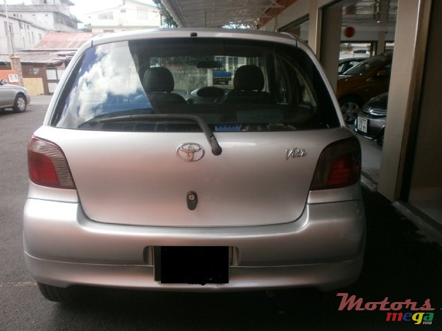 2000' Toyota Vitz photo #2