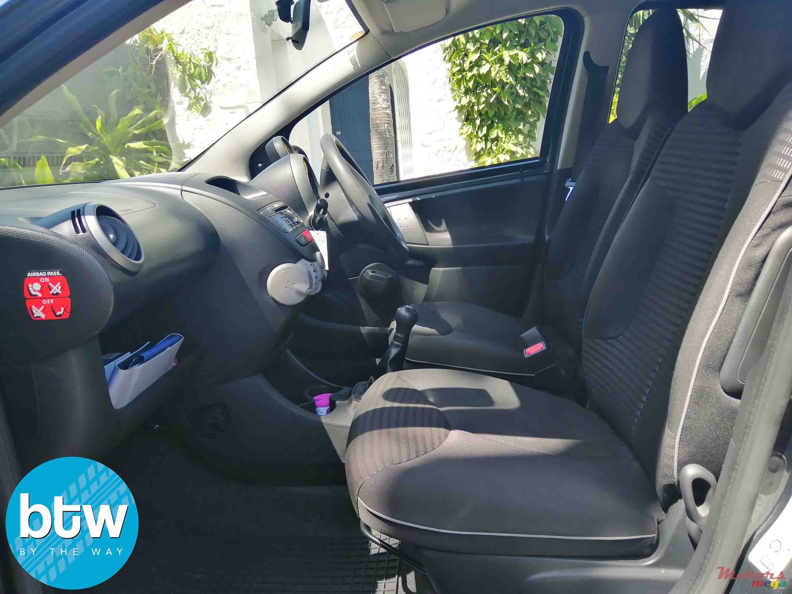 2014' Peugeot 107 photo #3