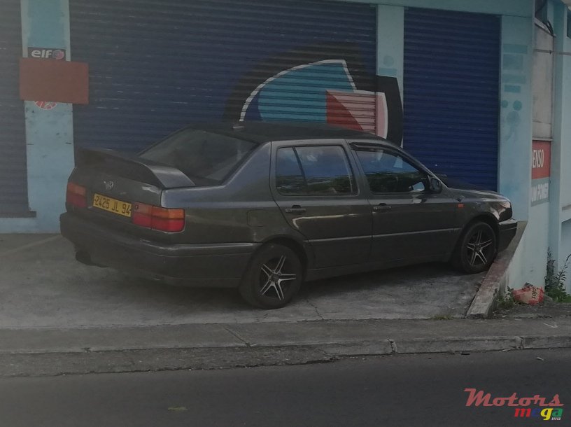 1994' Volkswagen Vento 1391 cc photo #4