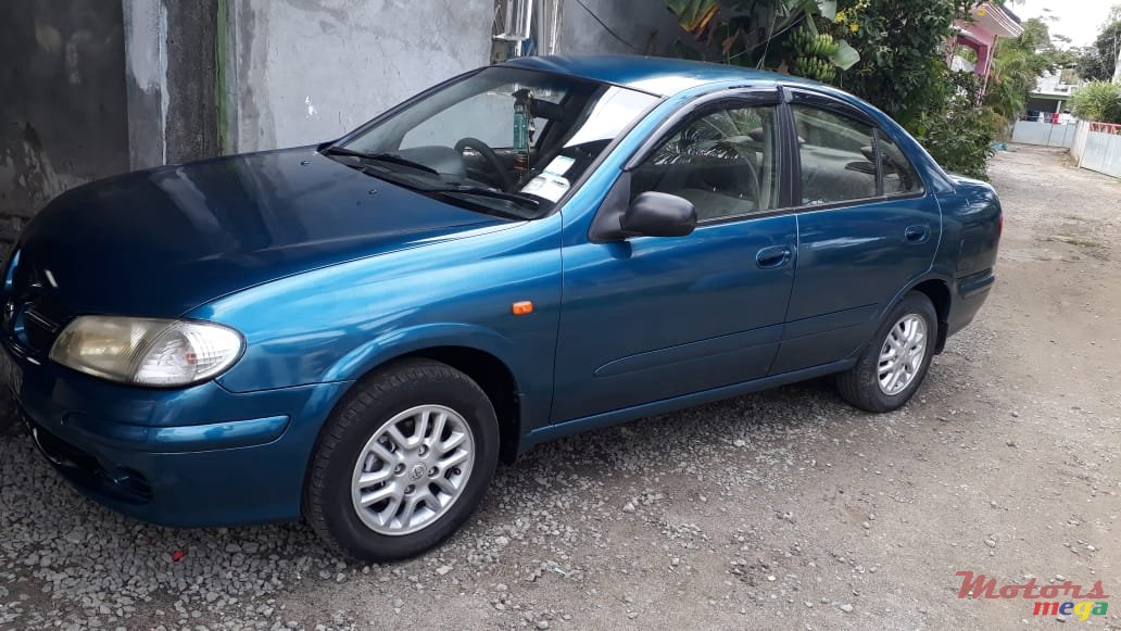 2001' Nissan Sunny photo #2