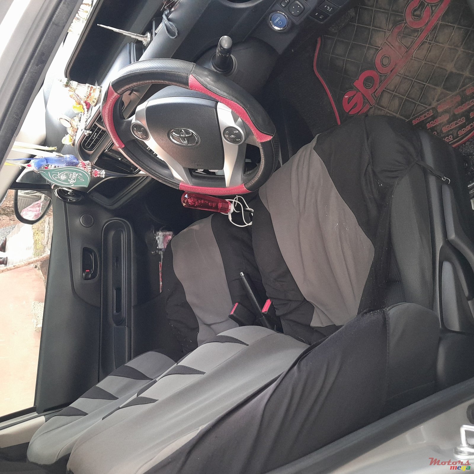 2015' Toyota Aqua Hybrid/Petrol photo #2