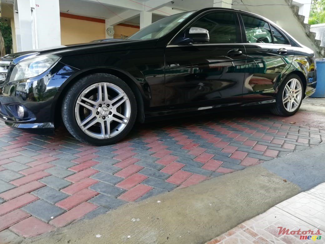 2008' Mercedes-Benz C-Class photo #5