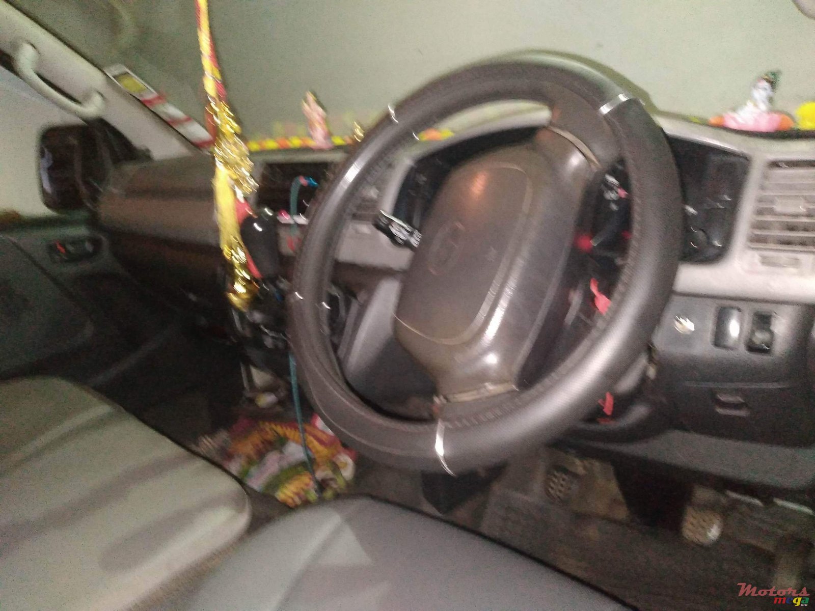 2006' Toyota HiAce photo #5