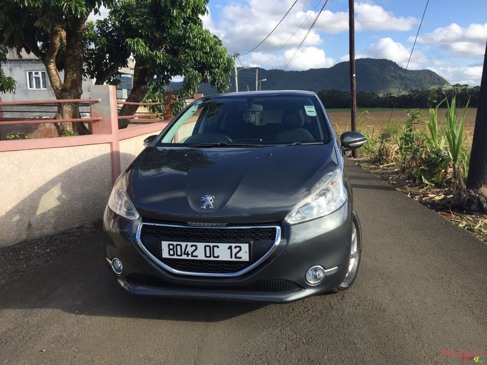 2012' Peugeot 208 photo #1