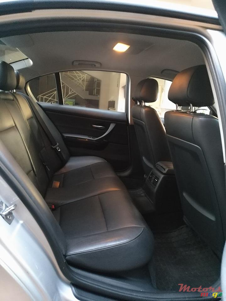 2010' BMW 320 i photo #5