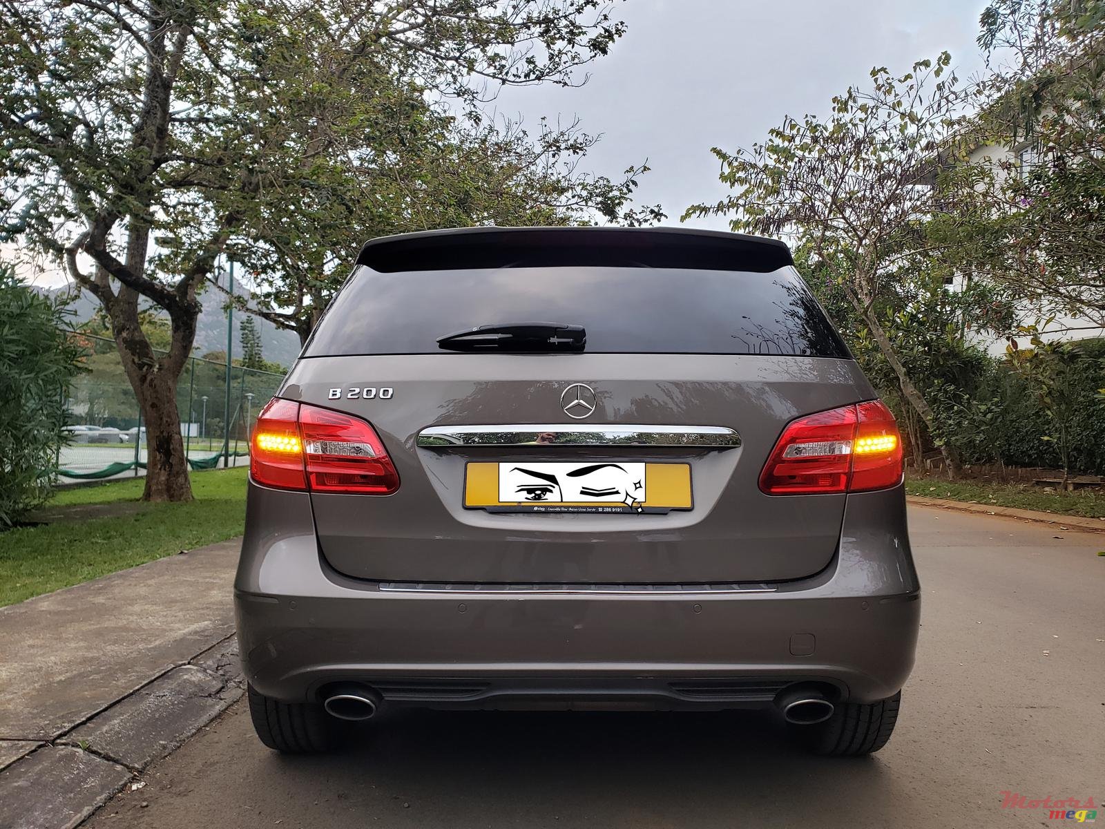 2013' Mercedes-Benz 200 photo #2