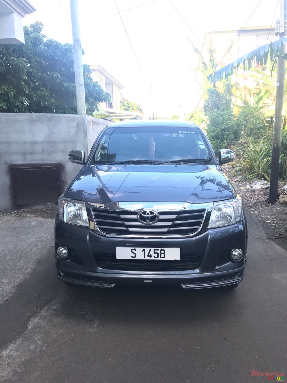 2013' Toyota Hilux photo #1