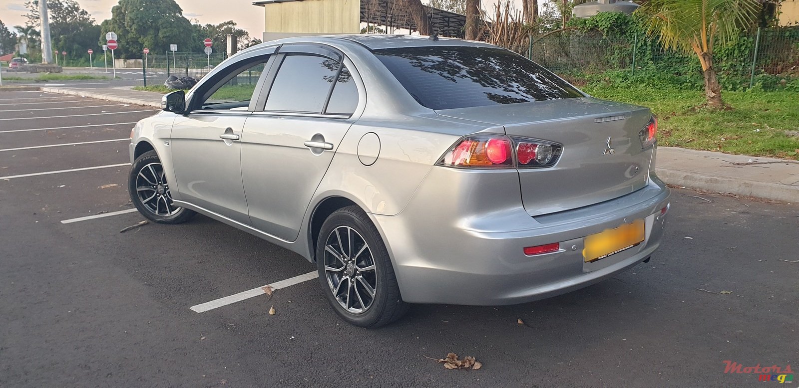 2016' Mitsubishi Lancer EX photo #3