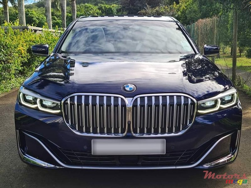 2020' BMW 7 Series 745e photo #2