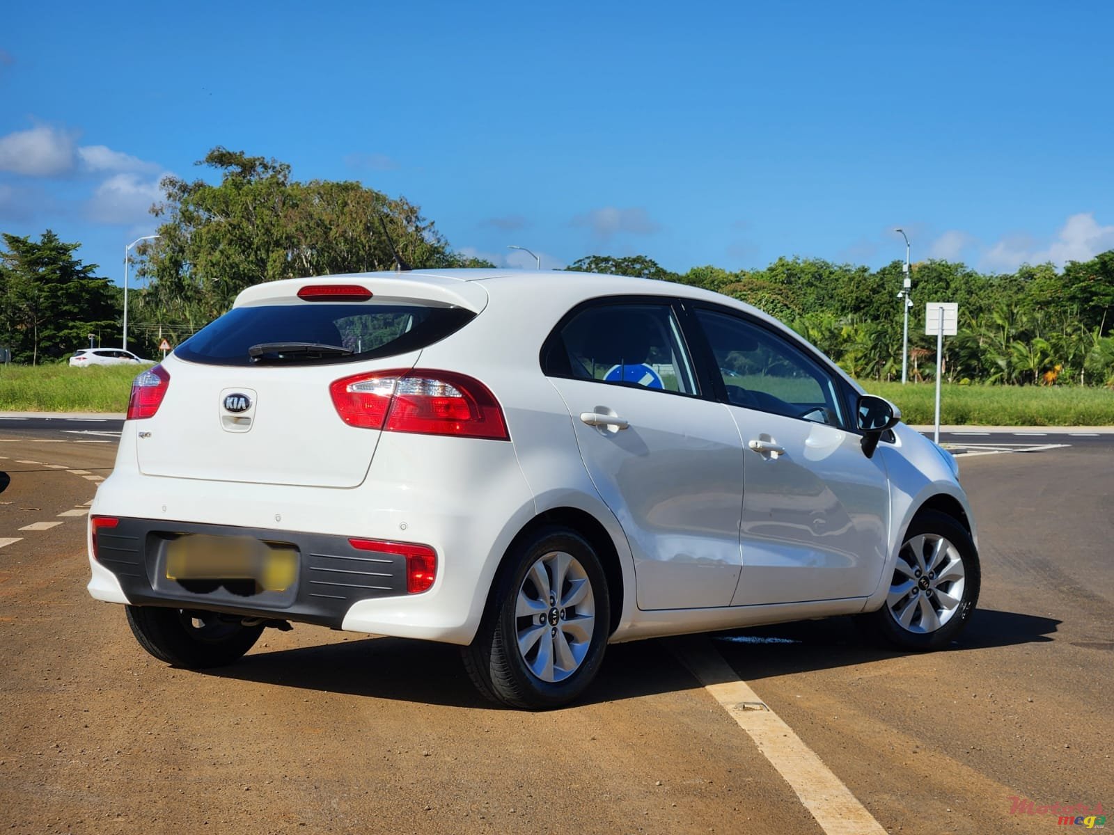 2016' Kia Rio photo #2