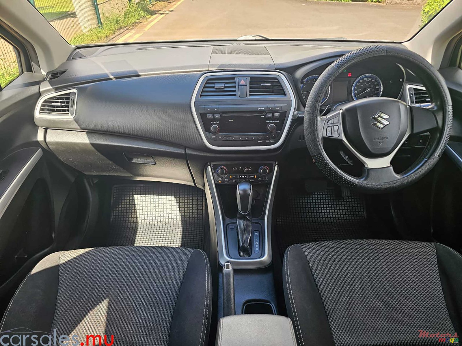2015' Suzuki SX4 S-Cross 1.6 photo #6