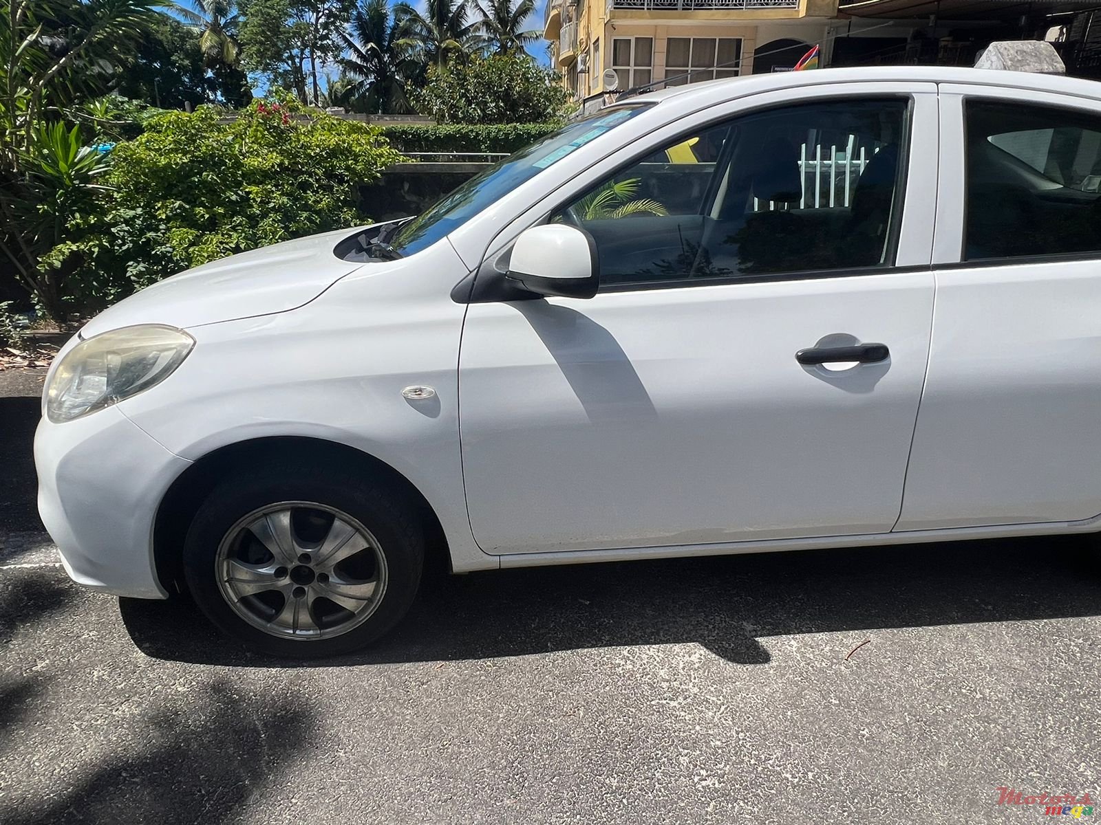 2014' Nissan Almera photo #2