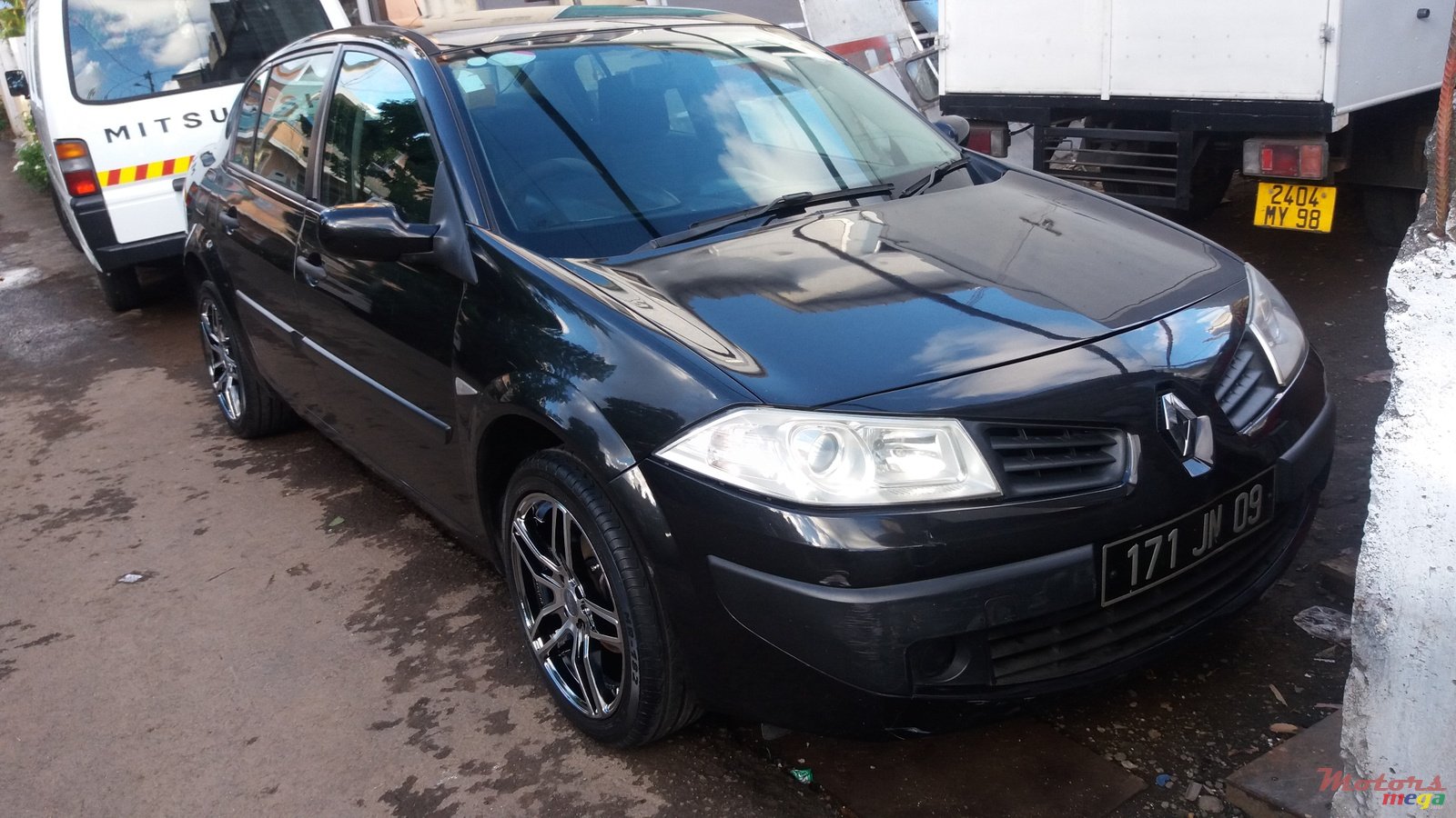 2009' Renault Megane photo #1