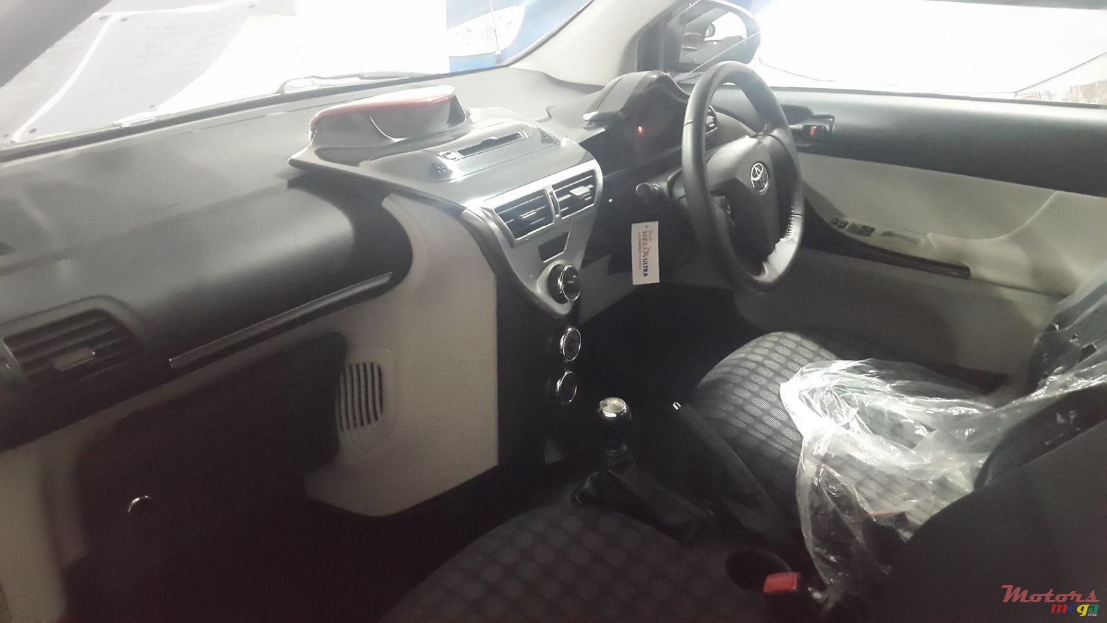 2012' Toyota iQ photo #4