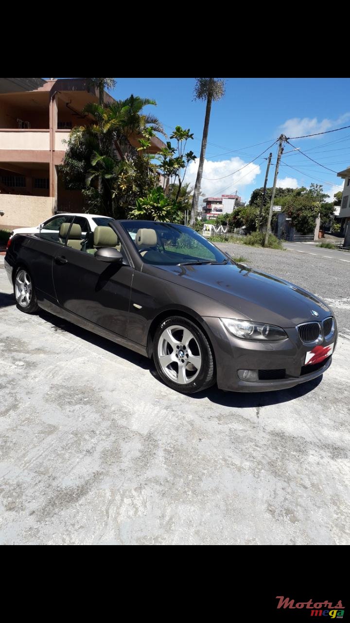 2010' BMW 3 Series Convertible photo #1