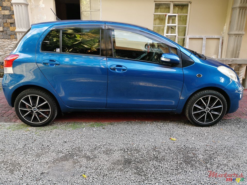 2010' Toyota Vitz photo #3