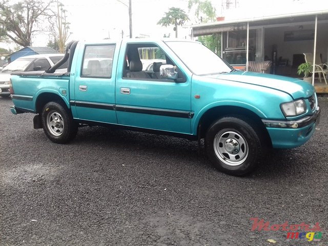 2000' Isuzu 4*4 photo #3