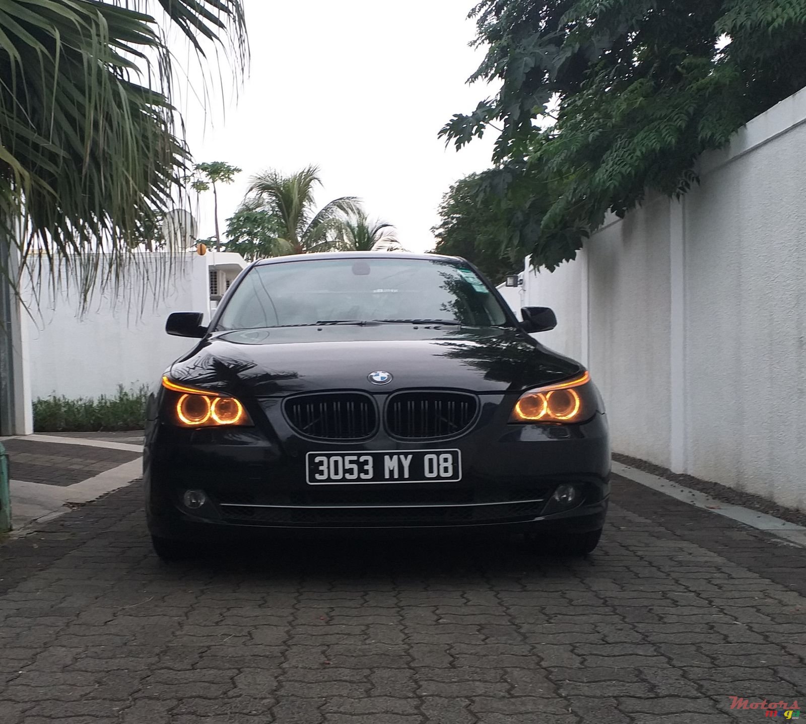 2008' BMW 523 photo #1