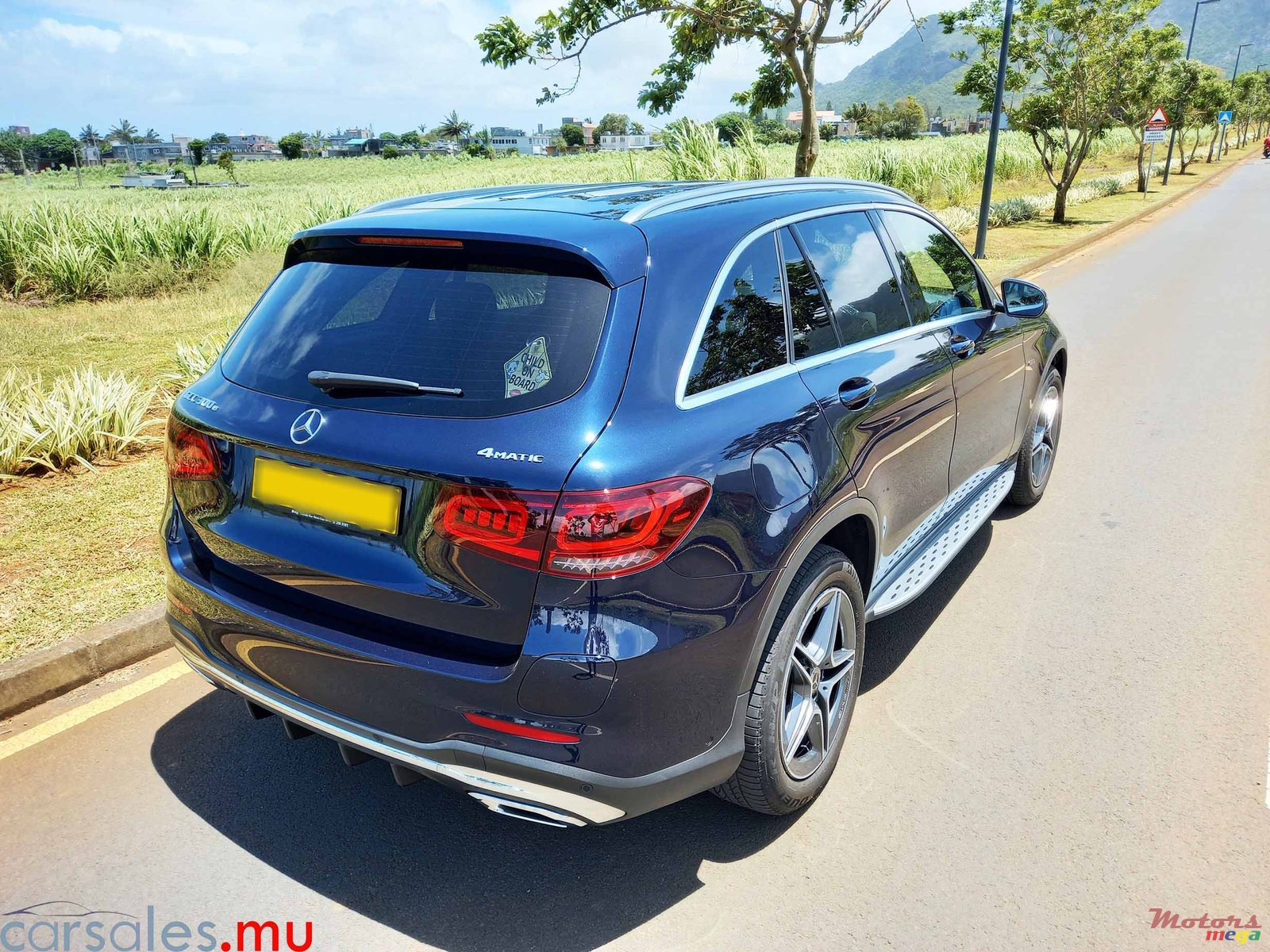 2021' Mercedes-Benz GL-Class GLC300e photo #4