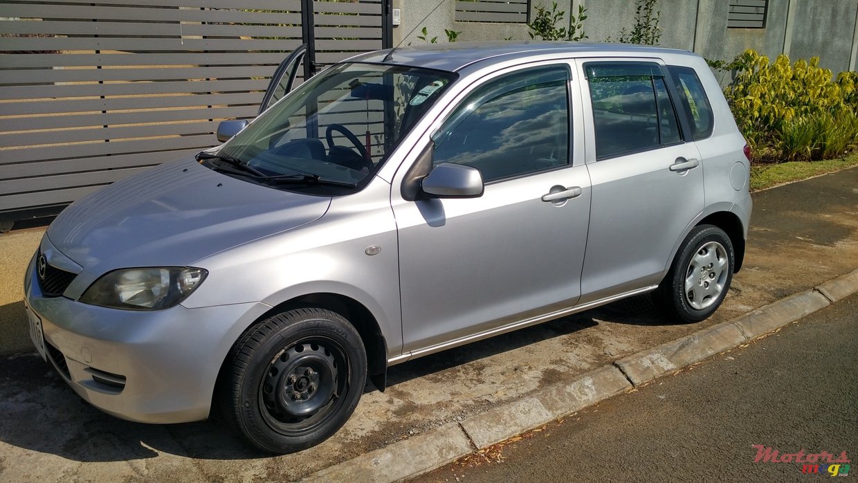 2004' Mazda Demio photo #1