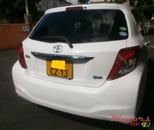 2013' Toyota Vitz photo #7