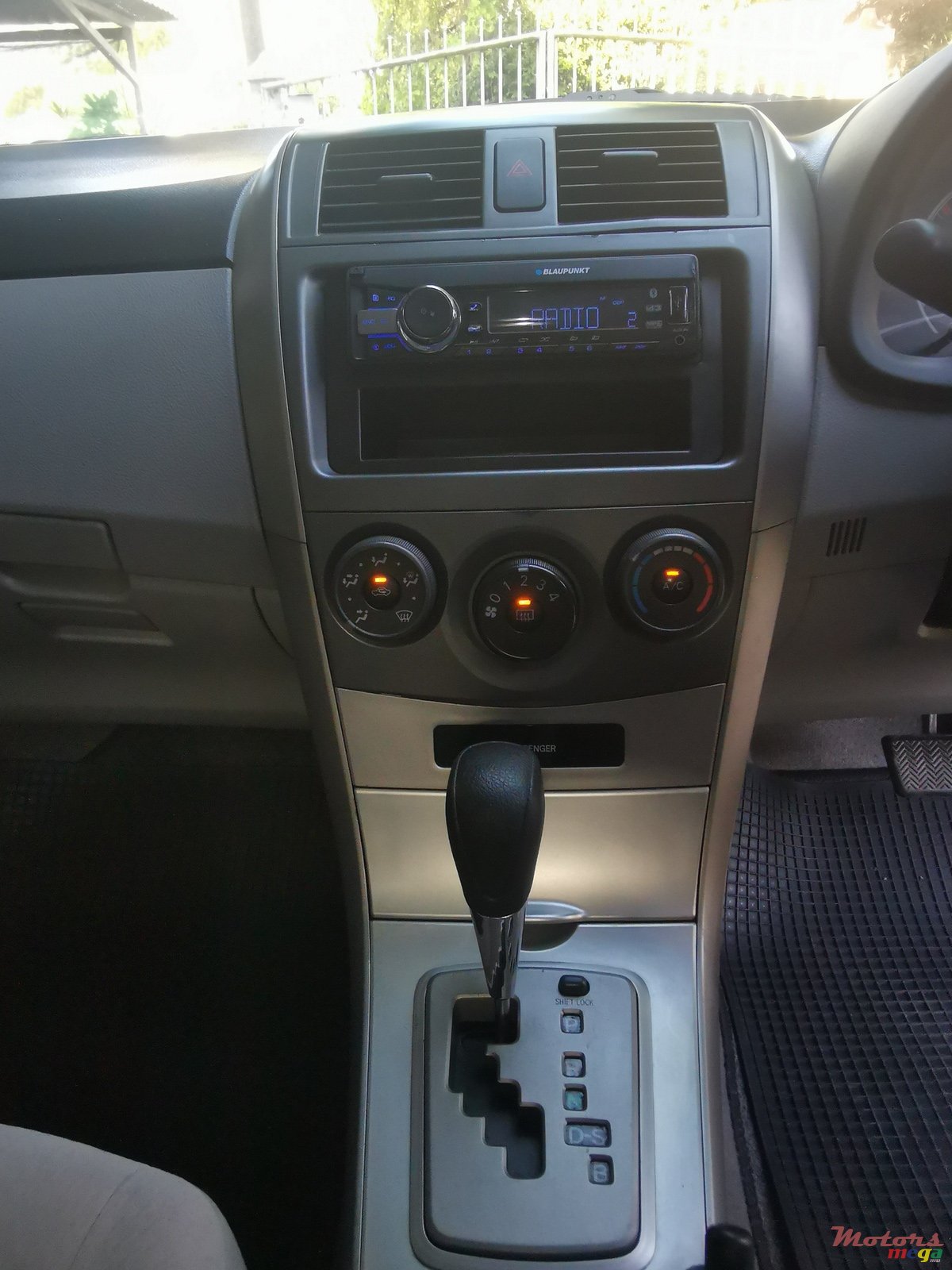 2011' Toyota Corolla photo #7