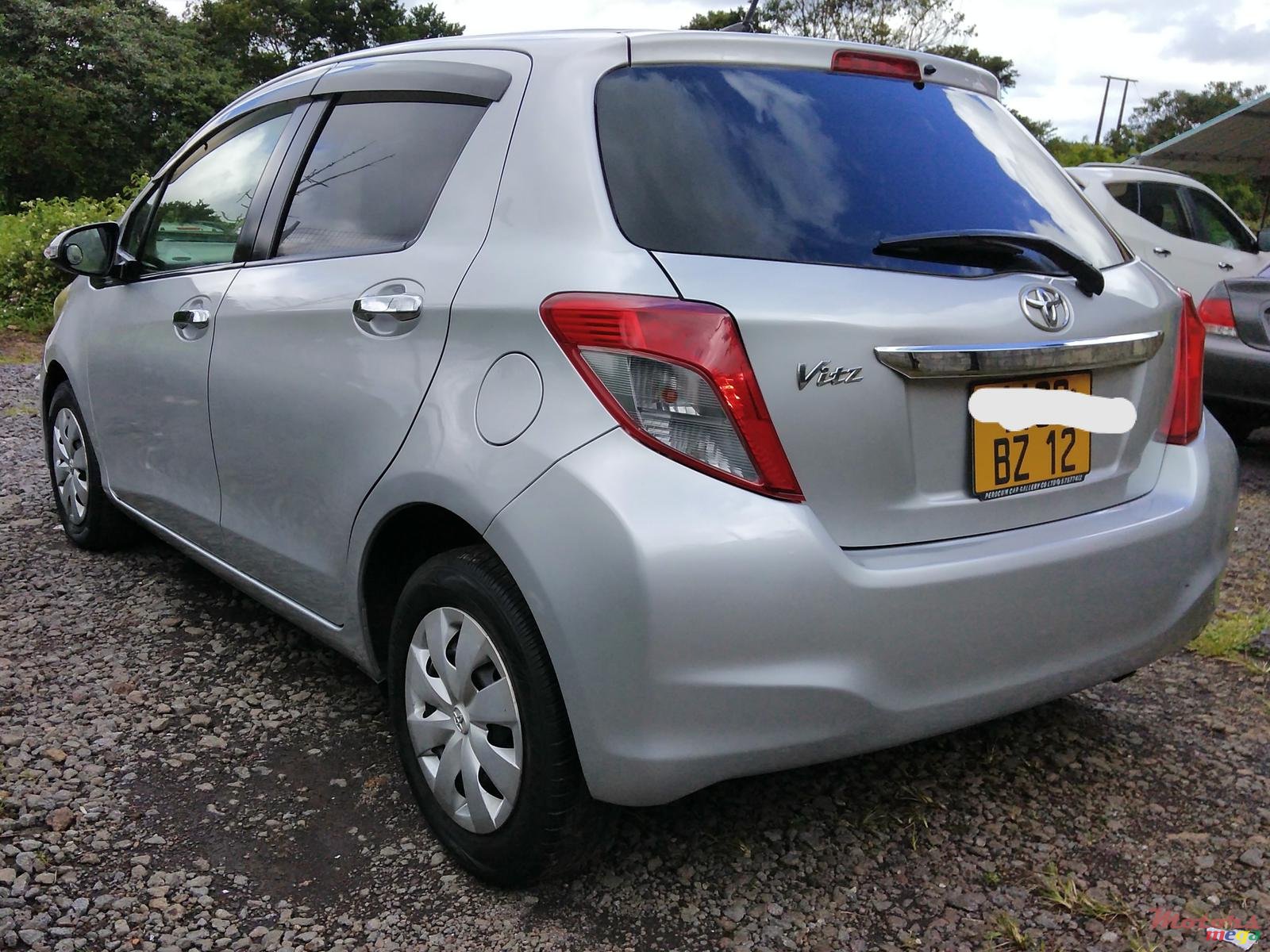2012' Toyota Vitz photo #1