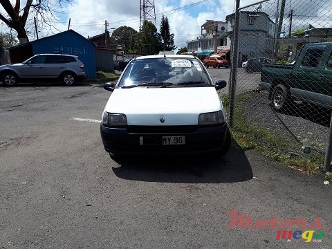 1996' Renault Clio photo #2