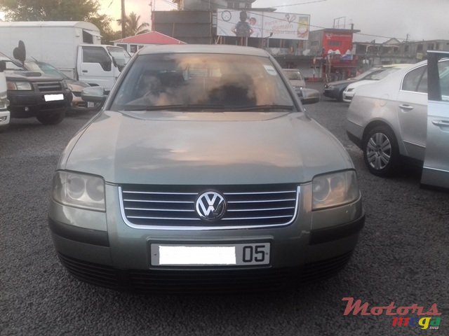 2005' Volkswagen Passat photo #1