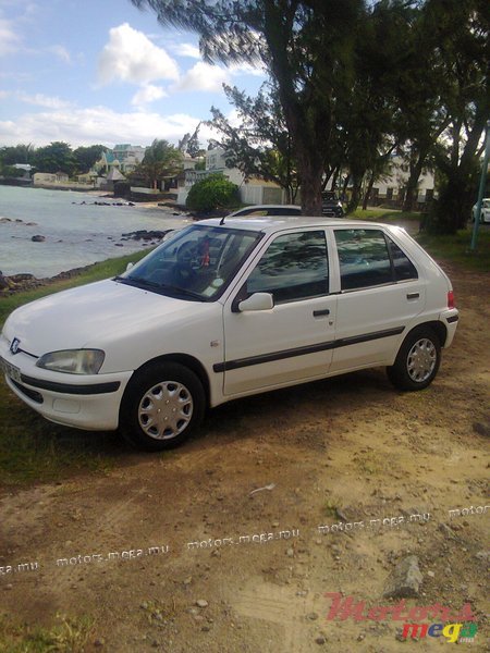 2001' Peugeot photo #1