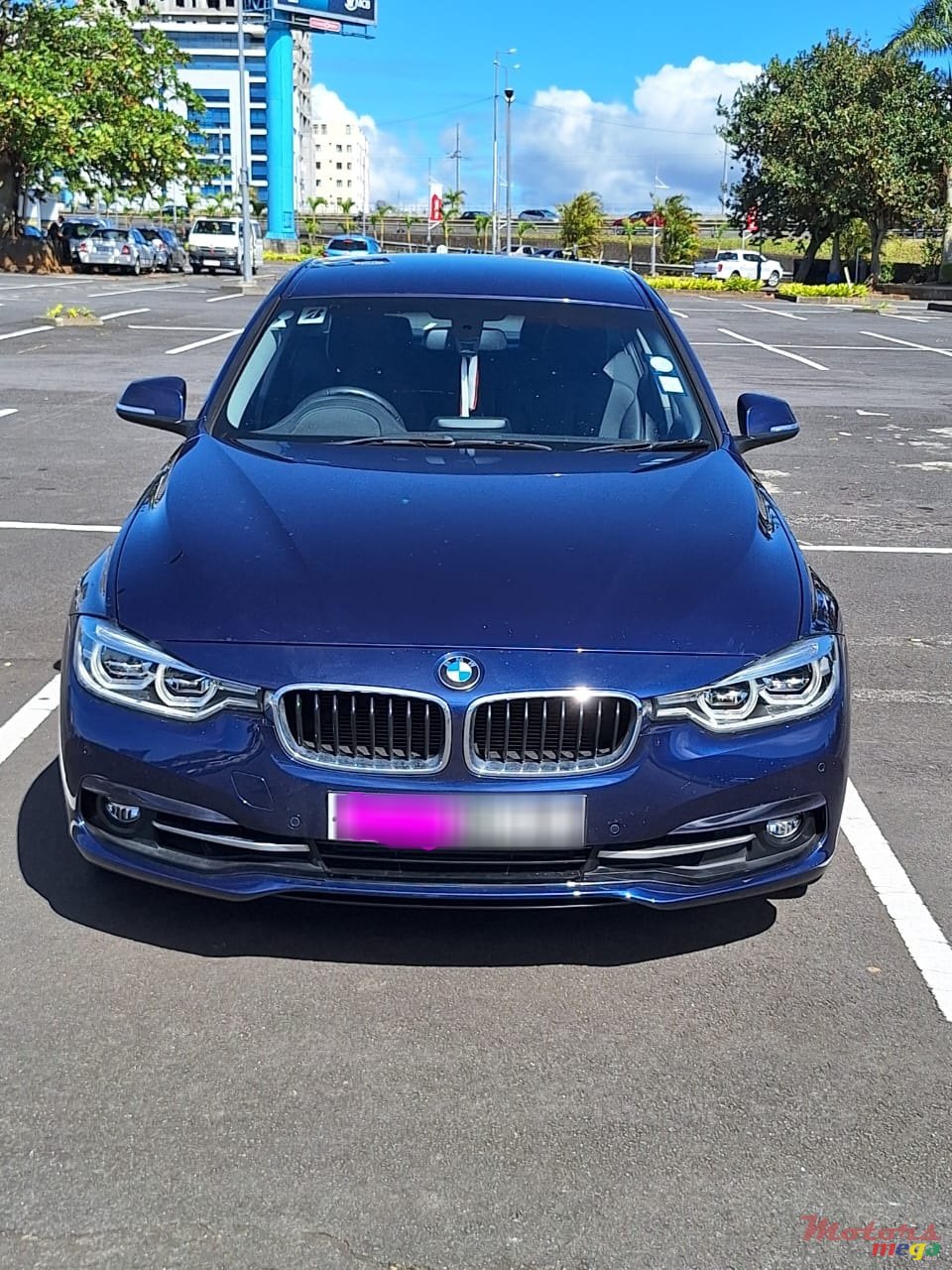 2017' BMW 318 photo #1