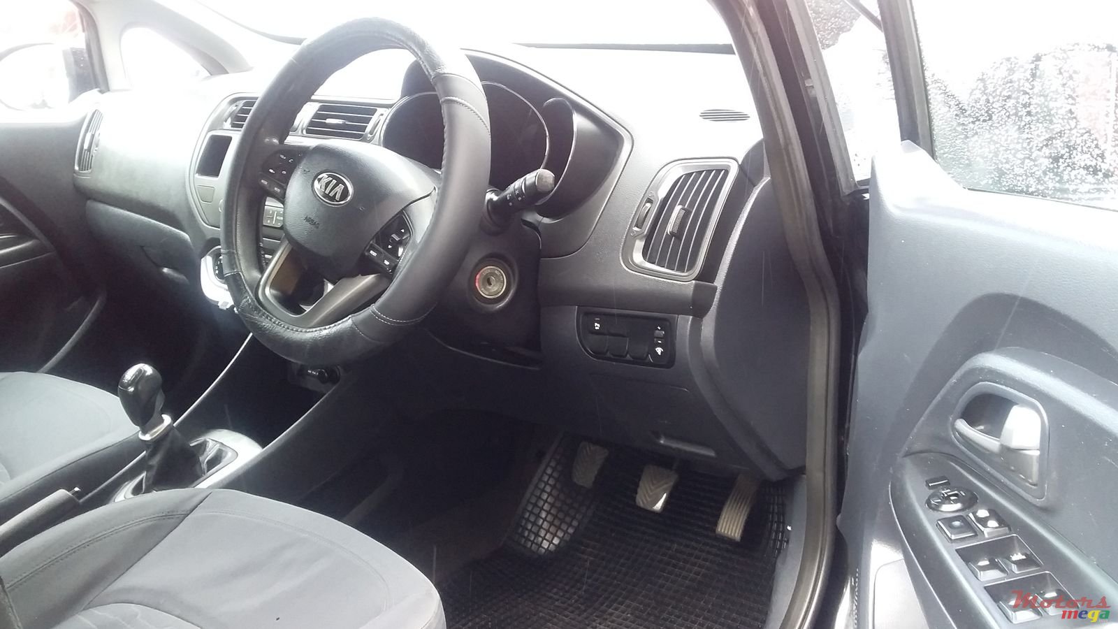 2013' Kia Rio photo #3