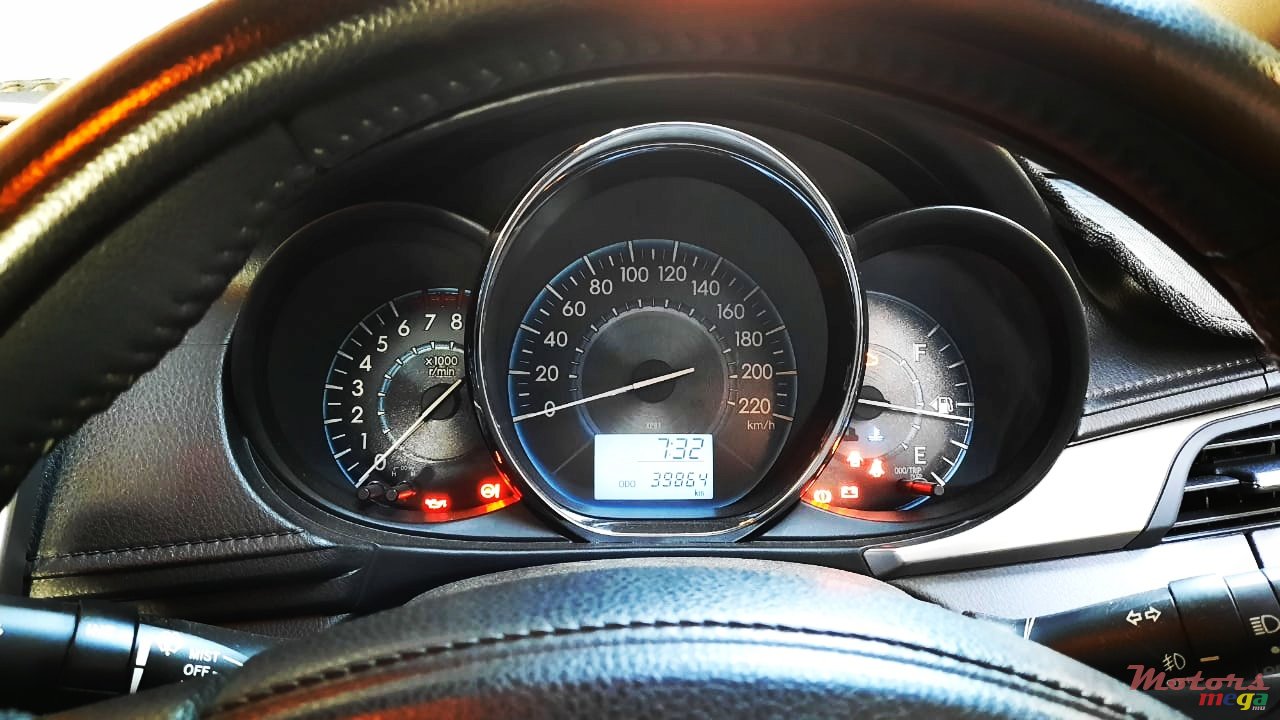 2015' Toyota Yaris photo #3