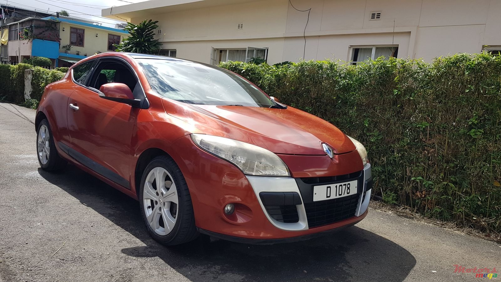 2010' Renault Megane Coupe photo #1