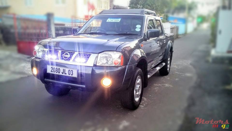 2003' Nissan Hardbody Hardbody Predator 3.0 16VTD photo #1