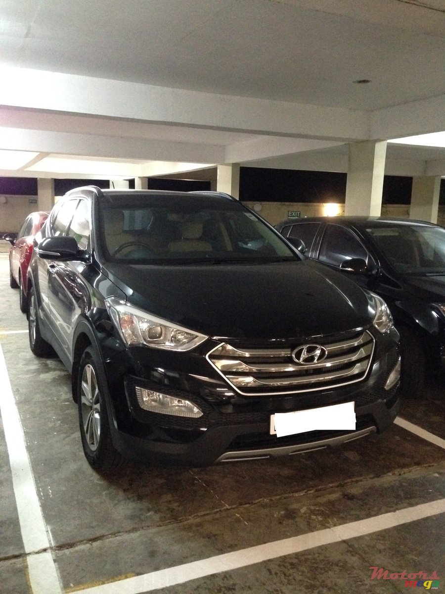 2015' Hyundai Santa Fe photo #1