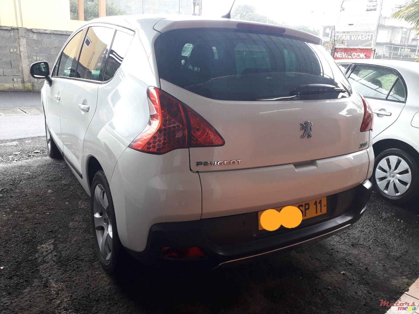 2011' Peugeot 3008 Panoramic view photo #1