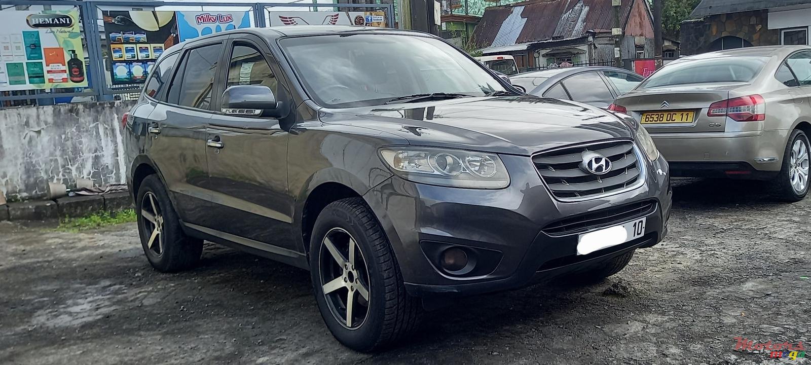 2010' Hyundai Santa Fe photo #2