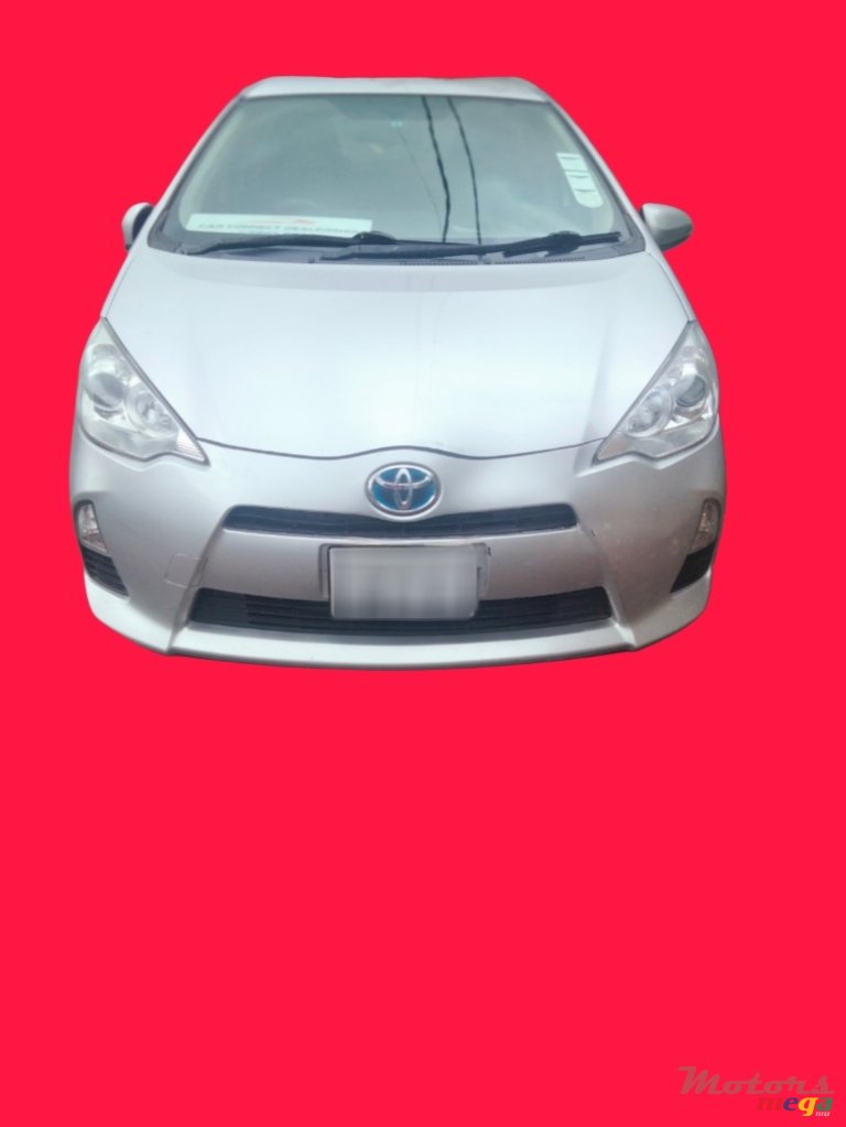 2014' Toyota Aqua photo #2