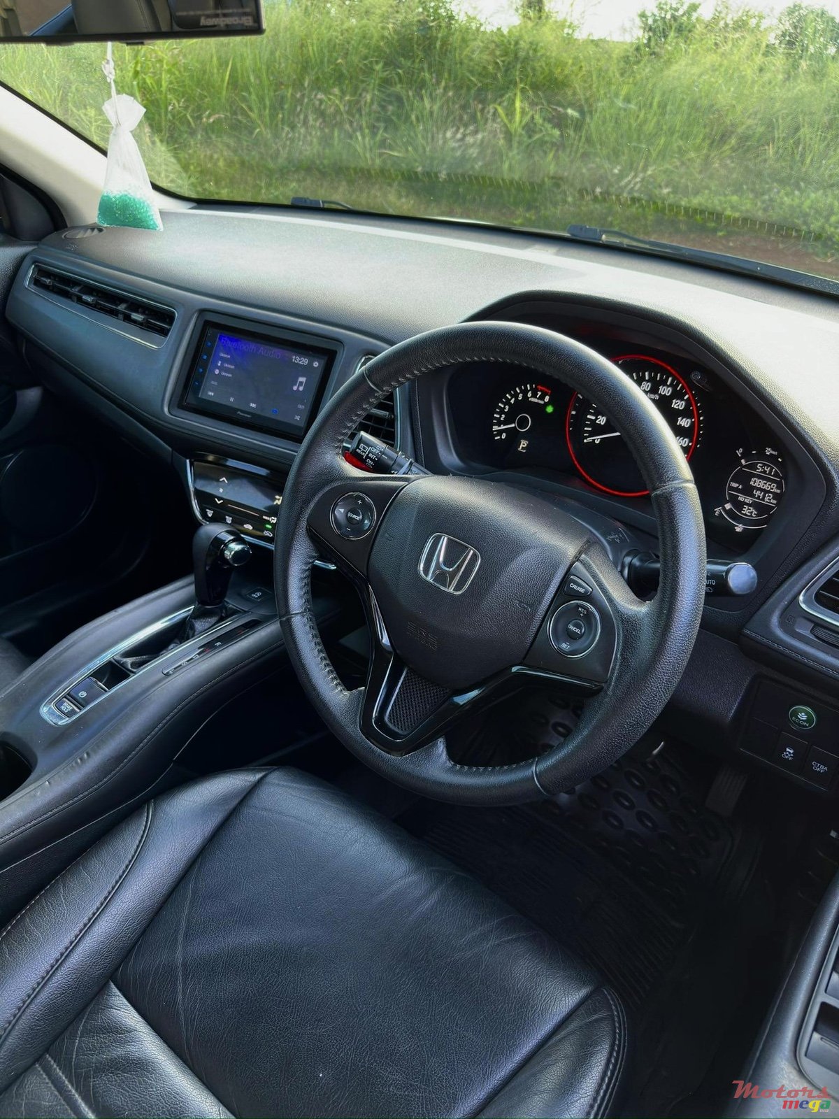 2015' Honda original photo #3