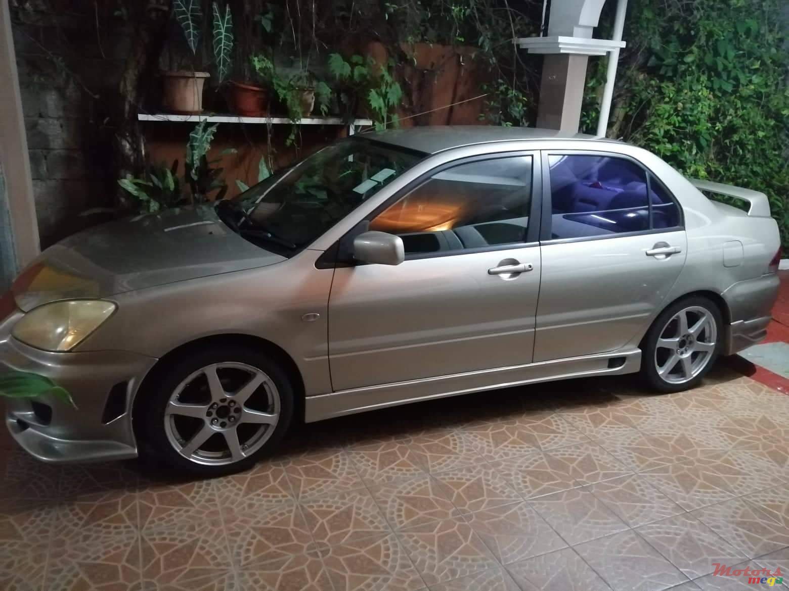 2004' Mitsubishi Lancer photo #1