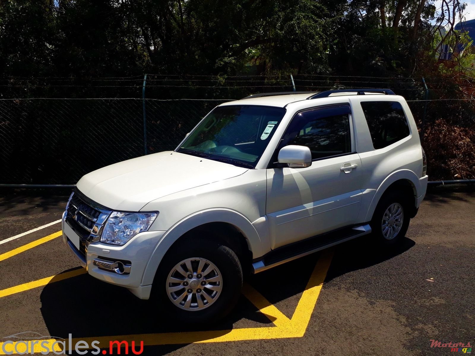 2015' Mitsubishi Pajero 3.0 V6 4WD photo #1