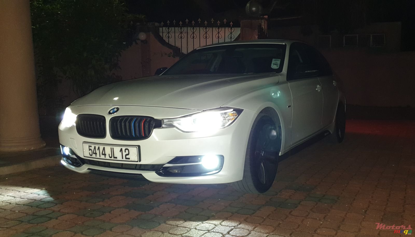 2012' BMW 3 Series 328i photo #3