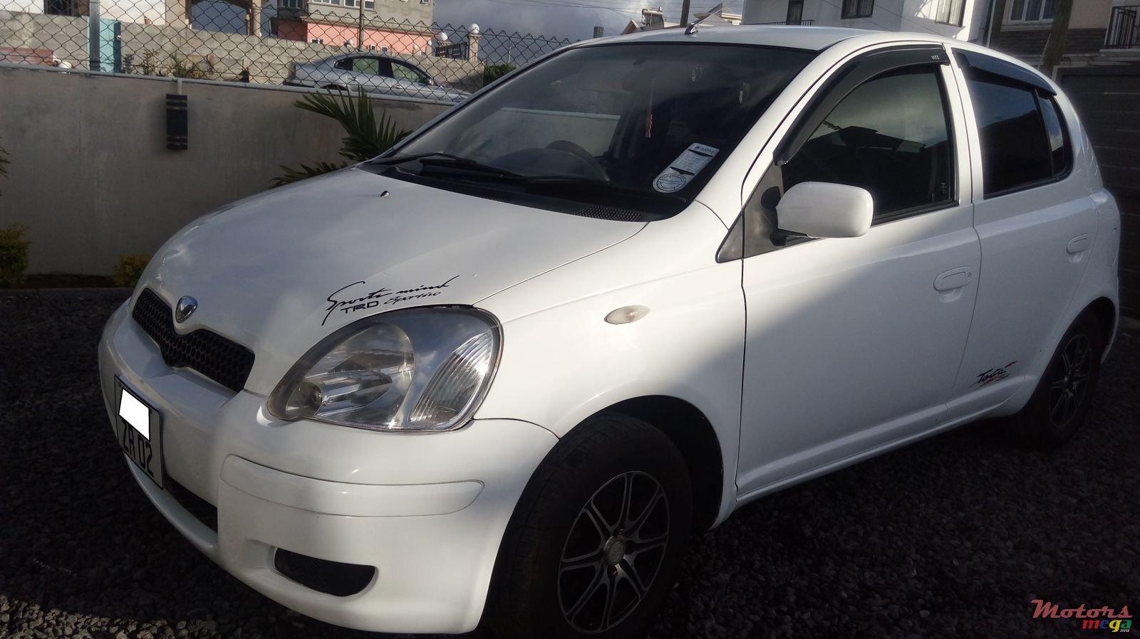 2002' Toyota Vitz photo #5