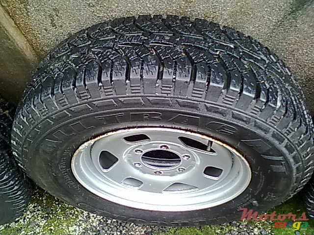 2000' Isuzu   Jante photo #2