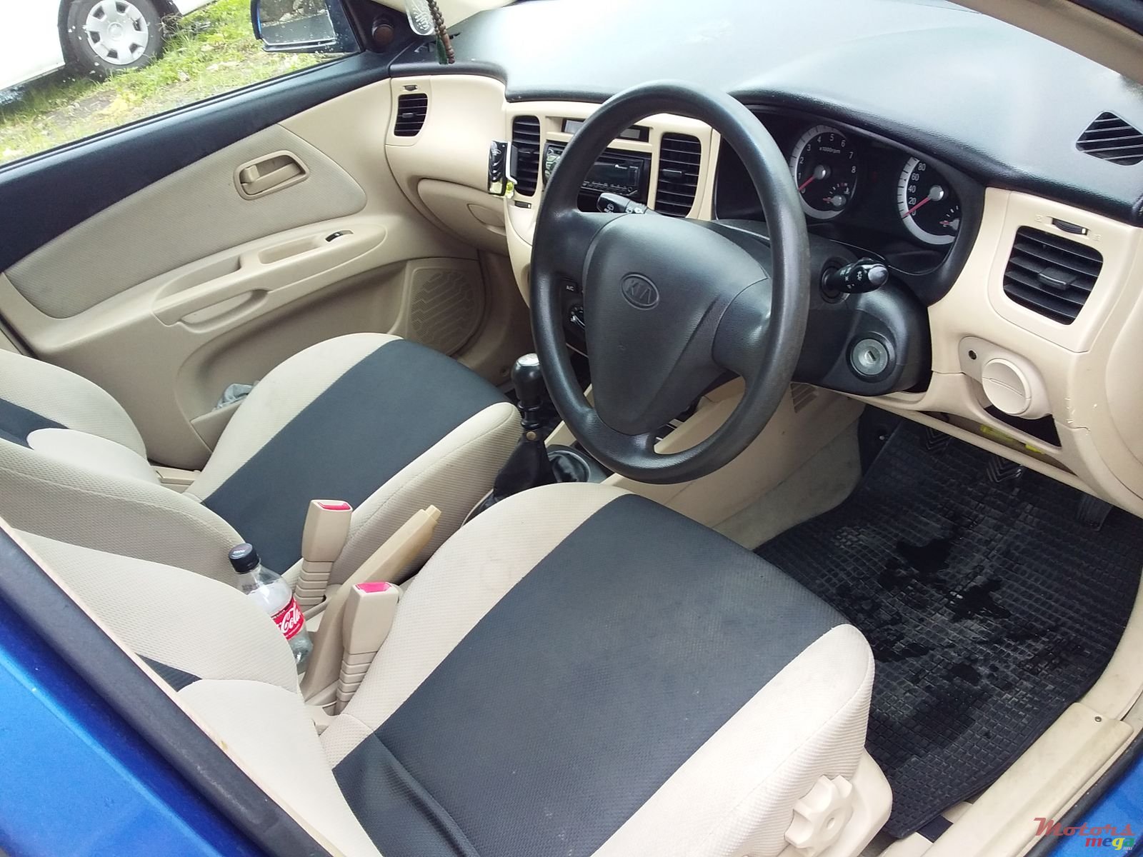 2005' Kia Rio photo #1