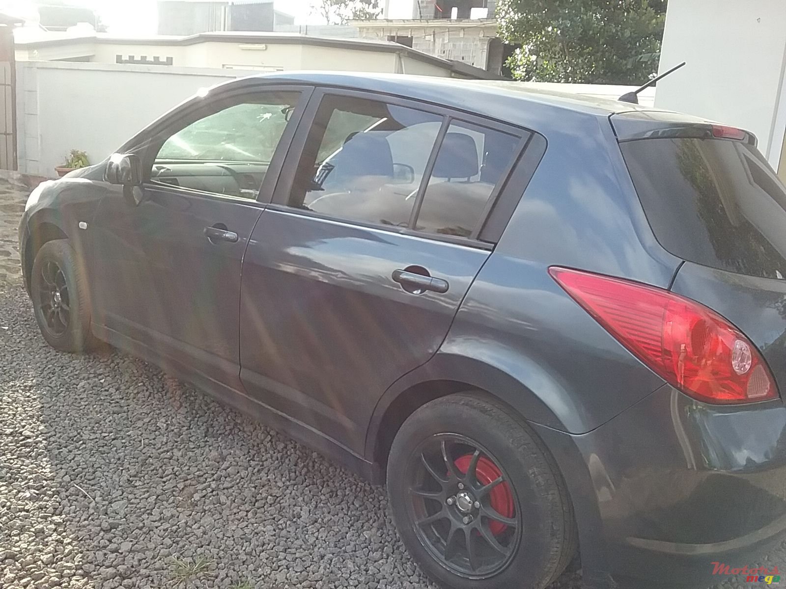 2006' Nissan Tiida photo #2