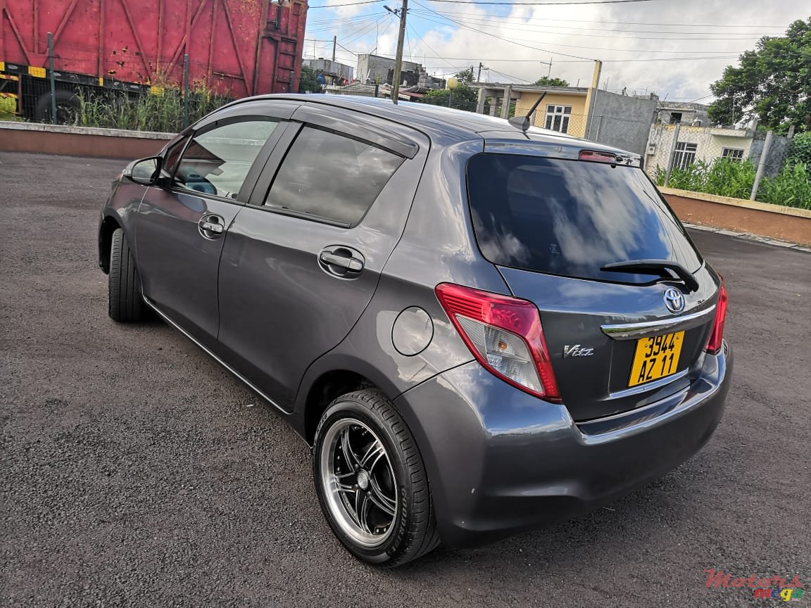 2011' Toyota Vitz 1300cc photo #2