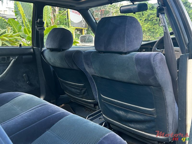1989' Toyota Carina photo #4